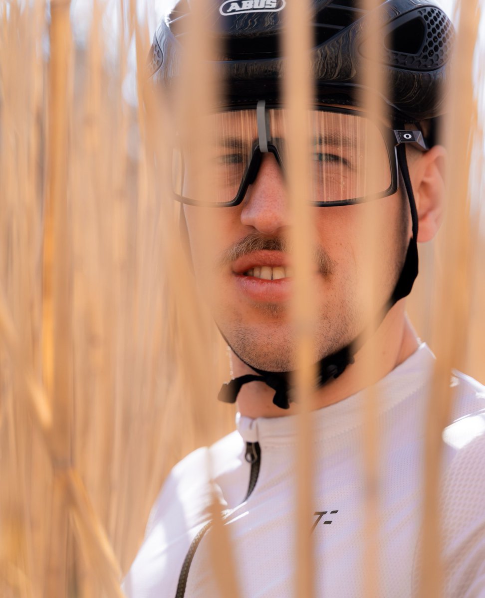 triple2de's tweet photo. Noch auf der Suche nach Ostereiern? Wie wäre es stattdessen mit einem luftigen Frühlingstrikot? Braucht ihr nicht lange suchen, gibt es bei uns im Shop. VELOZIP Evo 2.0 der Name. 

📸 @gaspard_scenes

#triple2 #ridetriple2 #gravelbike #bikepacking #happyeaster https://t.co/XkOx5I0wNX