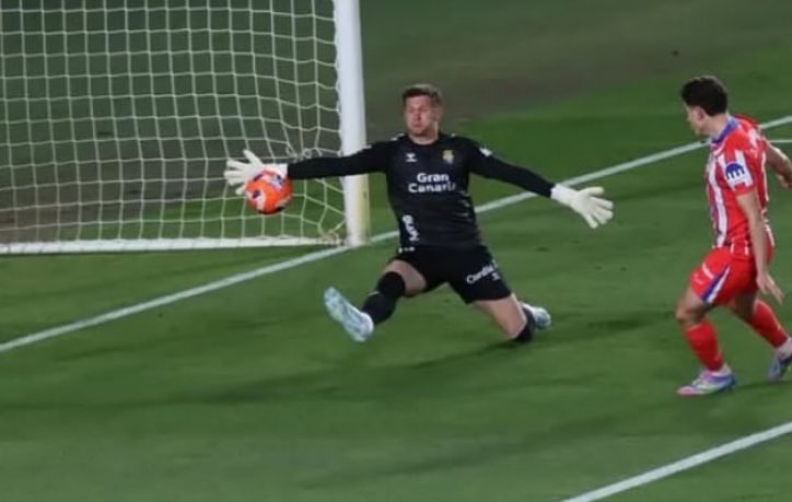 Una de las paradas de la temporada. Horkas es un suplente - titularísimo.