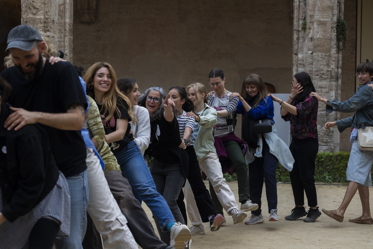 Colectivo Dánzate 🍀¡La Fiesta! 🌸

🌱 Perquè ballar ens connecta amb totes les persones, així clausuràvem el festival el diumenge passat.

❁ <a href="/centredelcarme/">CCCC Centre del Carme Cultura Contemporània</a> ❁ #Estrena #TalentLocal

#DansaValència25 🖤 #SomniInsinuat 🖤 #SpanishDancePlatform