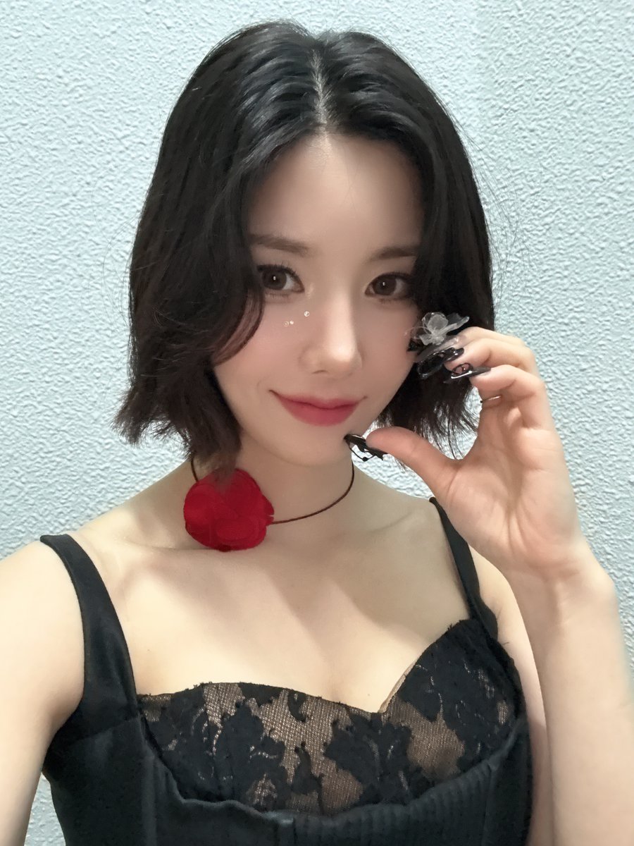 [📸] 250420 SBS #인기가요 

Hello RUBI🥀
루비가 있어 더욱 빛났던 컴백 첫 주❕
다음주야 얼른와 루비 보고싶으니까...🖤

#권은비 #KWONEUNBI
#HelloStranger #권은비_HelloStranger