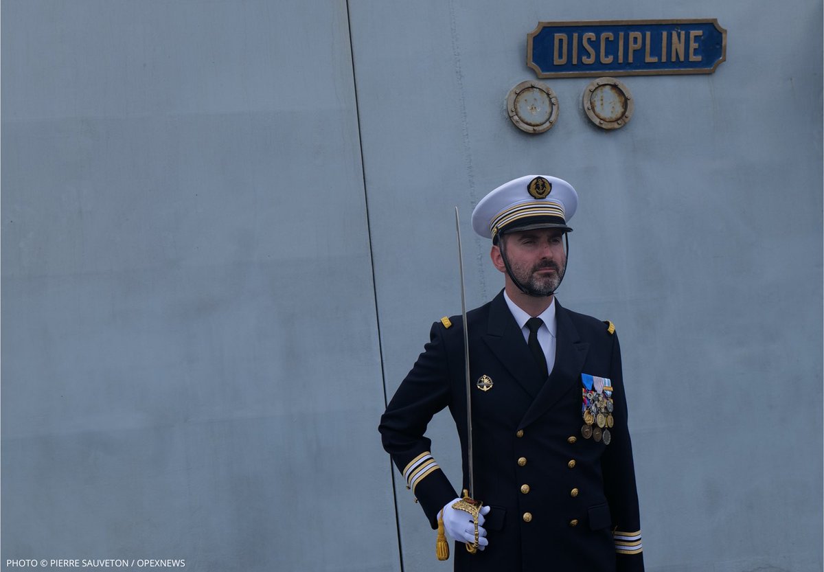 🫡 REPORTAGE ET NOUVEAU DÉPART

En début de semaine, j’ai eu le privilège d’accompagner le ministre des Armées <a href="/SebLecornu/">Sébastien Lecornu</a> en Grèce, à un moment où se redessinent les lignes de force de la défense européenne. À Athènes, sur les quais du Pirée ou dans les chantiers navals de