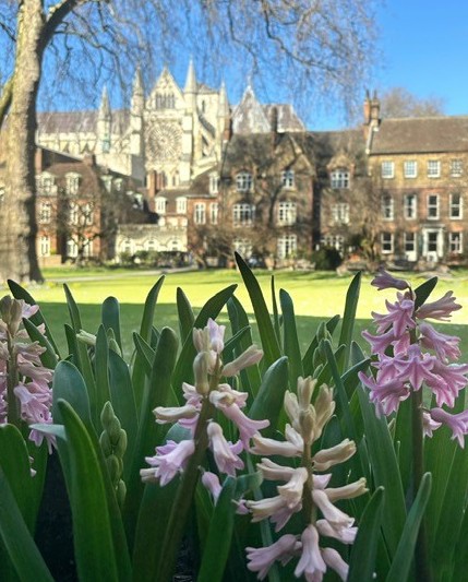 'Alleluia! Christ is Risen!' Our choir will be joined by Kensington Brass for this morning's Eucharist at 10:30am. The service features Vierne's 'Messe Solennelle', 'Surrexit a mortuis' by Widor and Gigout's 'Grand Choeur Dialogue'. Tune in to live stream bit.ly/4iqsLSd