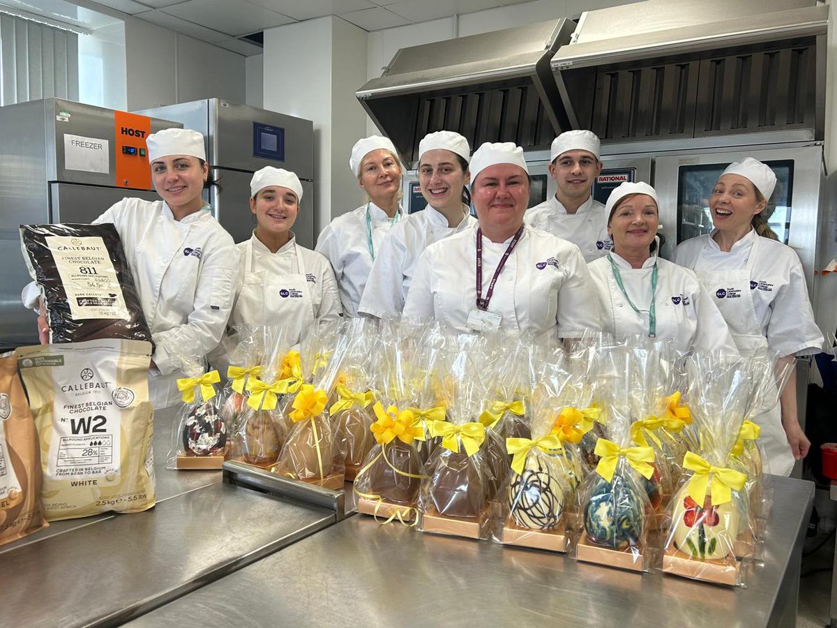 🐣 Happy Easter!

Whether you're celebrating or just enjoying time with loved ones (and sweet treats!), we hope your break is full of joy 💛

Huge shoutout to our NC Bakery class for an egg-cellent job making Easter eggs using @callebautchocolate 🍫👏 

#OurSLC
