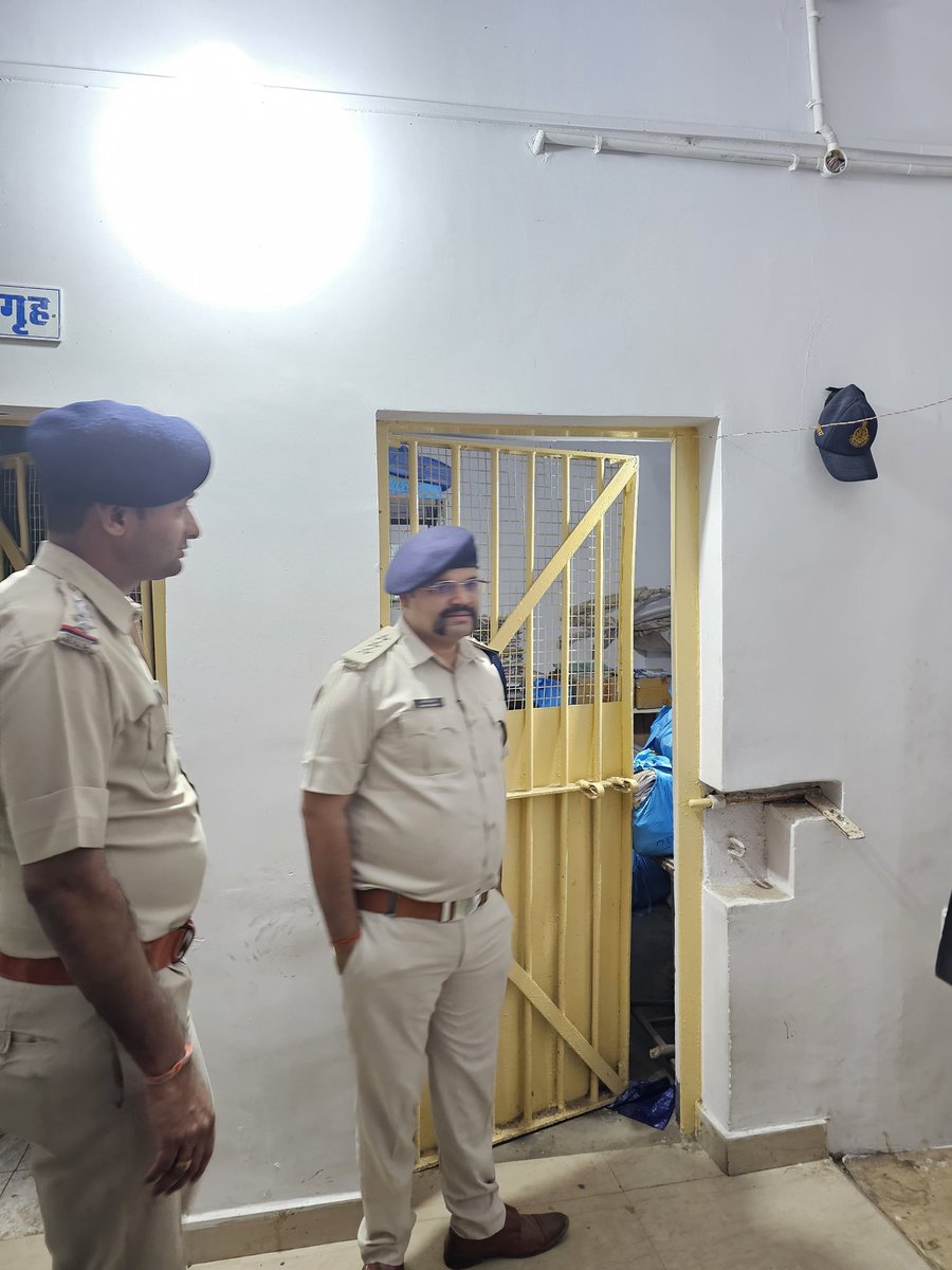 SP Shahdol (@sp_shahdol) on Twitter photo рдкреБрд▓рд┐рд╕ рдорд╣рд╛рдирд┐рджреЗрд╢рдХ рдорд╣реЛрджрдп рдХреЗ рдирд┐рд░реНрджреЗрд╢ рдкрд░ рдЬрд┐рд▓реЗ рдХреЗ рд╕рднреА рд░рд╛рдЬрдкрддреНрд░рд┐рдд рдЕрдзрд┐рдХрд╛рд░рд┐рдпреЛрдВ рджреНрд╡рд╛рд░рд╛ рд░рд╛рддреНрд░рд┐ 11 рдмрдЬреЗ рд╕реЗ рддрдбрд╝рдХреЗ 4 рдмрдЬреЗ рдХреЗ рдордзреНрдп рд╡рд┐рднрд┐рдиреНрди рдерд╛рдиреЛрдВ рдкрд░ рдЖрдХрд╕реНрдорд┐рдХ рдирд┐рд░реАрдХреНрд╖рдг рдкреБрд▓рд┐рд╕ рдорд╣рд╛рдирд┐рджреЗрд╢рдХ рдорд╣реЛрджрдп рдХреЗ рдирд┐рд░реНрджреЗрд╢ рдкрд░ рдЬрд┐рд▓реЗ рдХреЗ рд╕рднреА рд░рд╛рдЬрдкрддреНрд░рд┐рдд рдЕрдзрд┐рдХрд╛рд░рд┐рдпреЛрдВ рджреНрд╡рд╛рд░рд╛ рд░рд╛рддреНрд░рд┐ 11 рдмрдЬреЗ рд╕реЗ рддрдбрд╝рдХреЗ 4 рдмрдЬреЗ рдХреЗ рдордзреНрдп рд╡рд┐рднрд┐рдиреНрди рдерд╛рдиреЛрдВ рдкрд░ рдЖрдХрд╕реНрдорд┐рдХ рдирд┐рд░реАрдХреНрд╖рдг