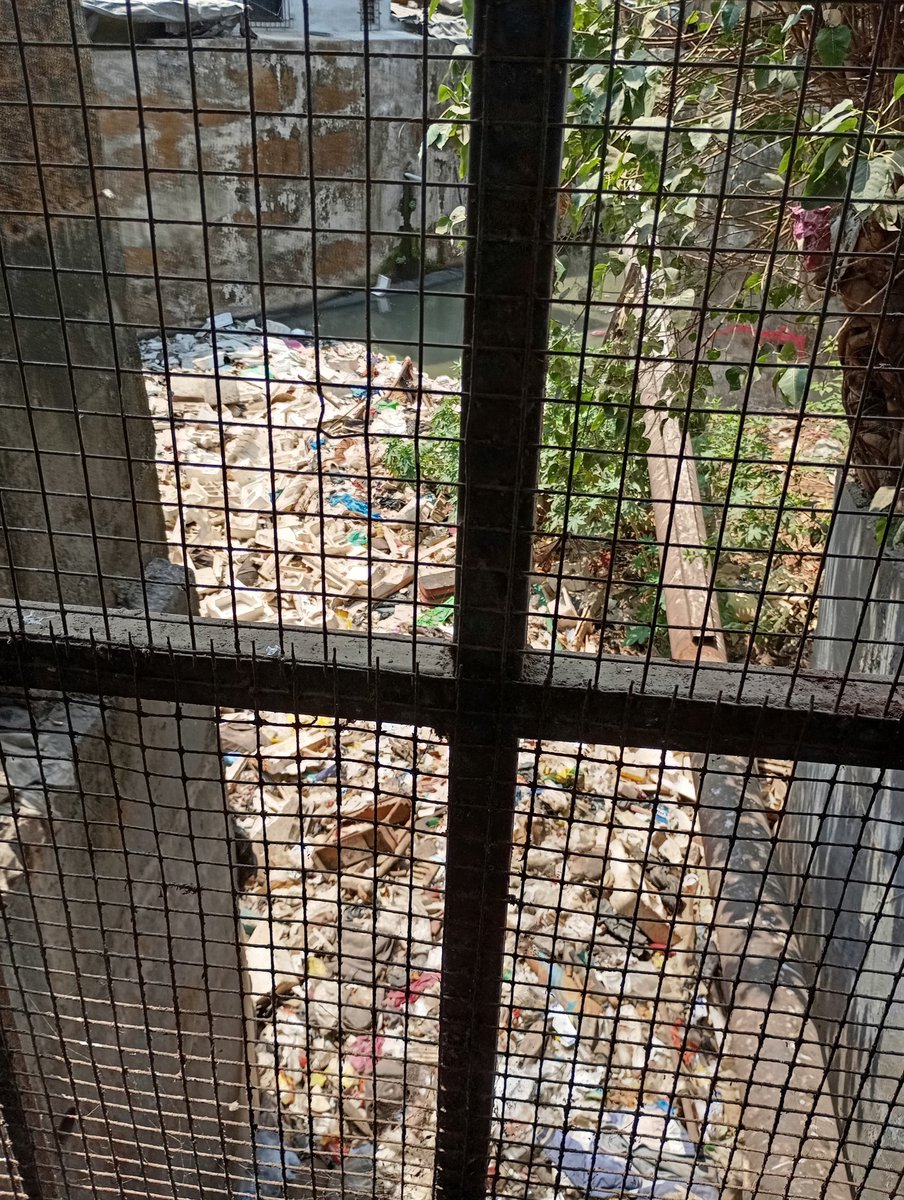 नमस्कार,
"नेहरू नगर, मुलुंड (W)- ठाणे नाला" रस्ता खराब आहे, जागा कमी आहे, पाइपलाइनच्या बाजूला खूप कचरा जमा झाला आहे आणि नाल्याची सफाई झालेली नाही.

<a href="/mybmc/">माझी Mumbai, आपली BMC</a>
<a href="/mybmcWardT/">Ward T BMC</a> 
<a href="/TMCaTweetAway/">Thane Municipal Corporation - ठाणे महानगरपालिका</a> 
<a href="/Dev_Fadnavis/">Devendra Fadnavis</a>
<a href="/mieknathshinde/">Eknath Shinde - एकनाथ शिंदे</a>