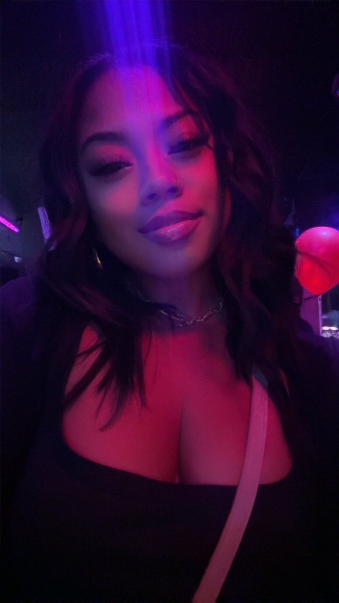 DevynSky12's tweet photo. Alexa. Play Dreamin by Dom Dolla. https://t.co/2xB1wyqjfF