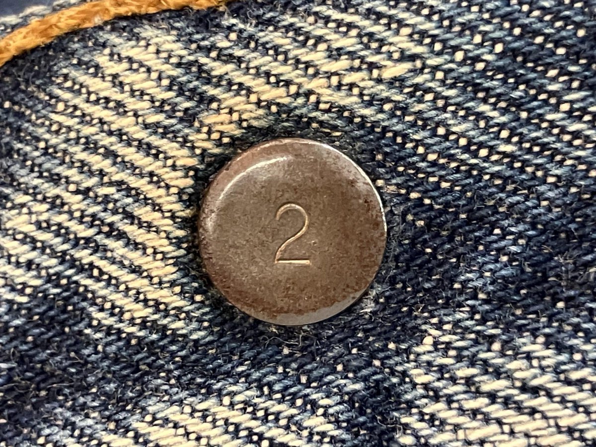 ufnQAT2LjJX2FJk's tweet photo. リーバイス「J」「2」「558」刻印－サンノゼ工場

…サンノゼでは、当時グレイハウンド・バスの車庫だった建物の2階を借りました…

ブログ更新☞https://t.co/ES4KTO0gzz

#levisfactory
#リーバイス https://t.co/KBCciiPLES