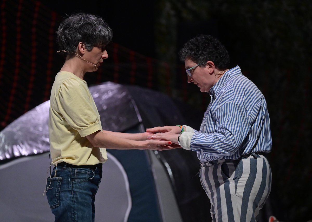 Sònia Gómez 🍀Calidoscòpica 🌸

🌱 Un projecte teatral, performatiu, musical i de dansa que escenifica la trobada de dos dones, Sònia Gómez i Encarni Espallargas.

❁ Teatre Rialto València ❁

#DansaValència25 🖤 #SomniInsinuat 🖤 #SpanishDancePlatform