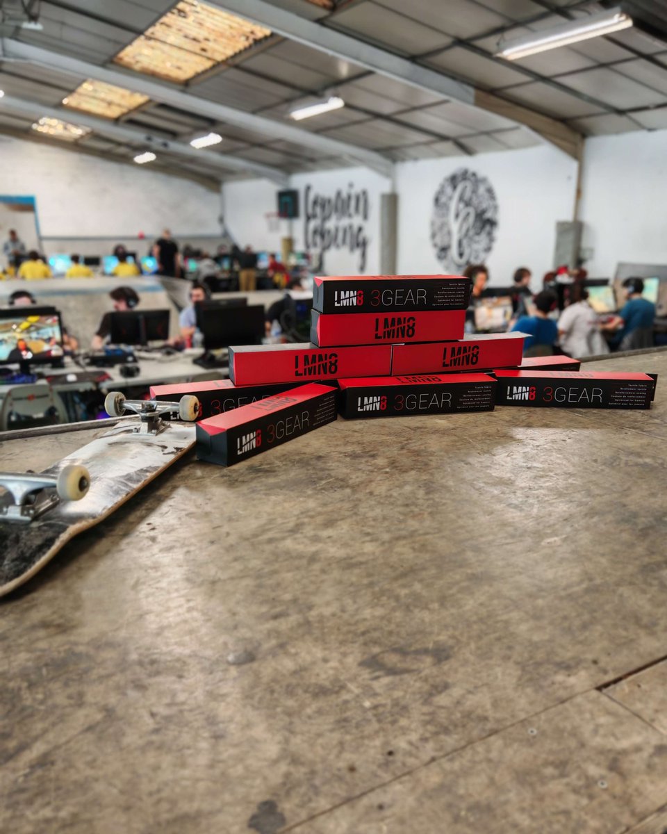 AssociatRespawn's tweet photo. MERCI @eliminate_fr  Pour les 10 Tapis de souris Respawn offert pour les joueurs !
Je rappelle qu'ils sont disponible dans la boutique avec notre maillot.
https://t.co/dfAJoSOkXu https://t.co/jKS2w9p4mC