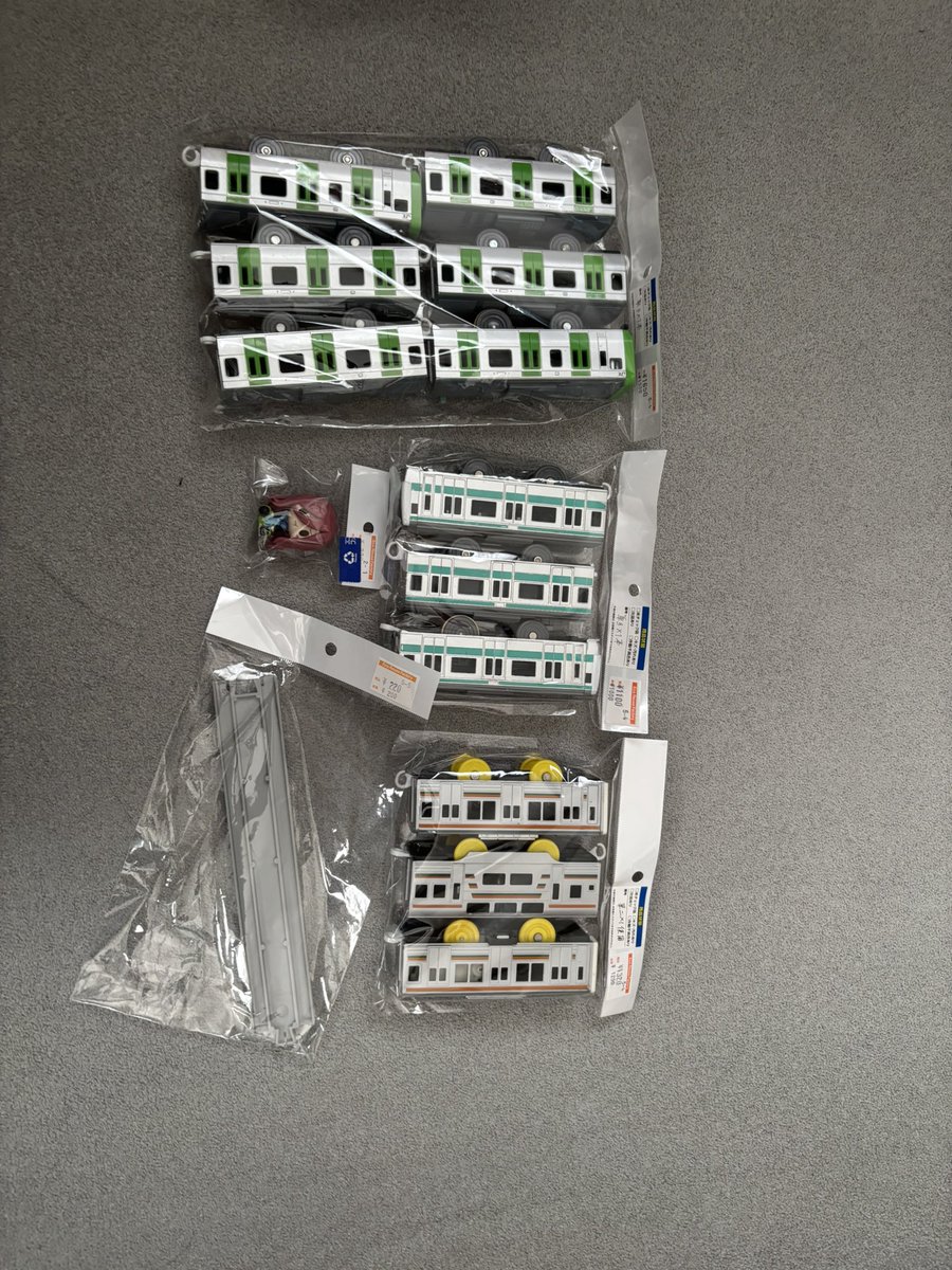 上から1600円1100円1300円とどれも廃盤品で中古でも安い方なのでラッキー。✌️