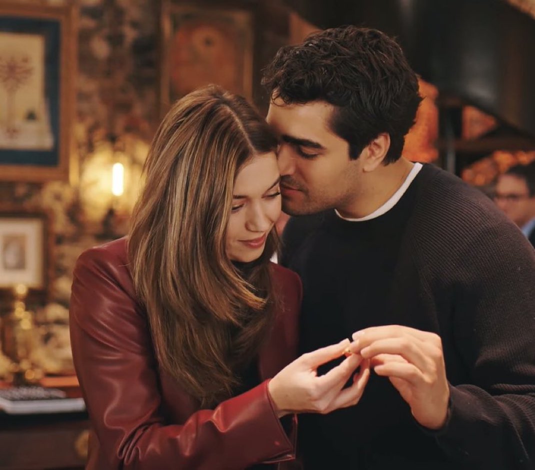 Афра Сарачоглу🤍Мерт Рамазан Демир след Рибарче/Златно момче и в живота.  Проекти и колеги - Тема 87 | Романтични сериали, теленовели | Страница 33 |  Мнения от BG-Mamma