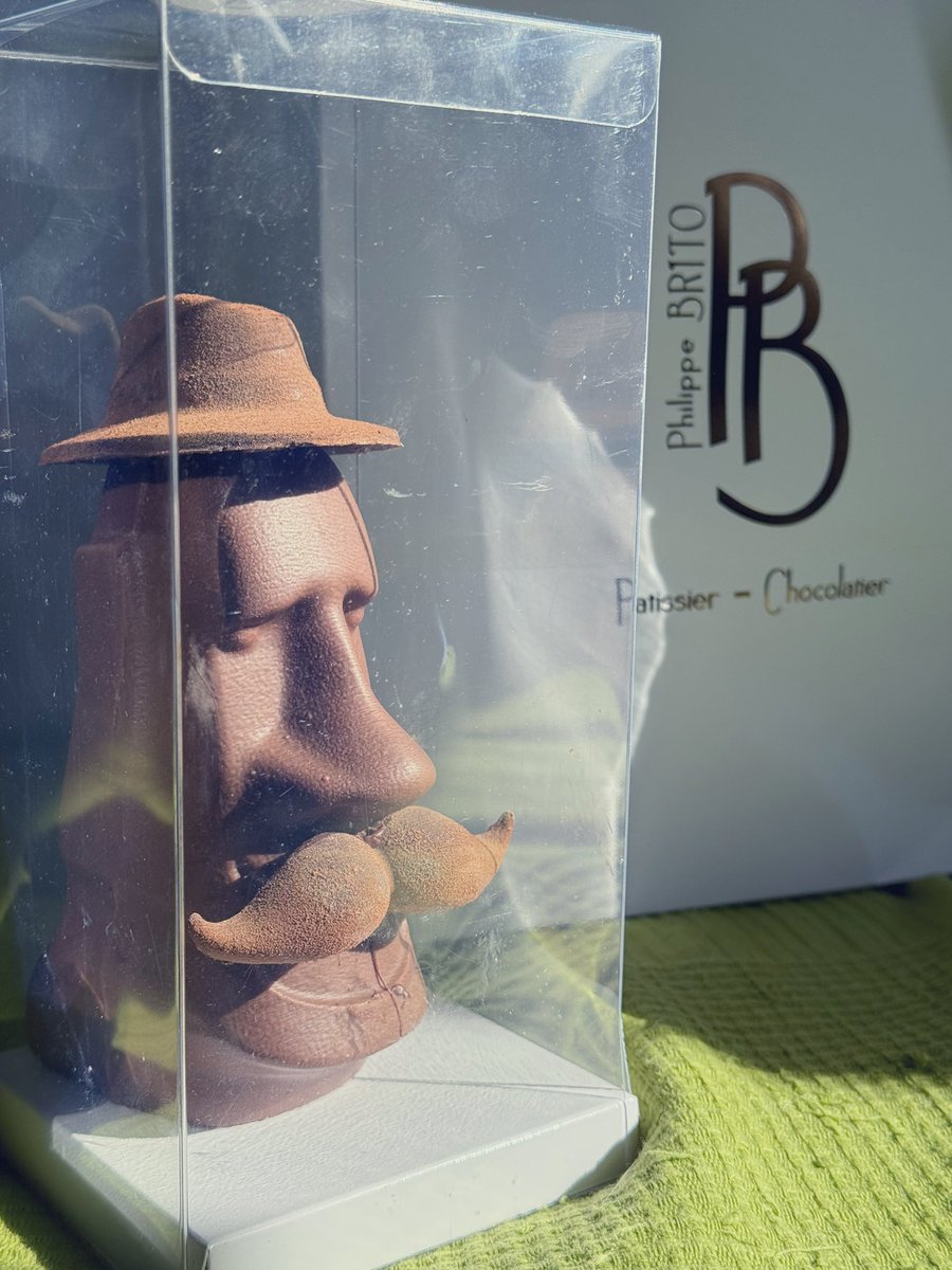 CastroDemariaM's tweet image. Joyeuses fêtes de #pasqua2025 à tous, avec une pensée pour mes amis #mosista &amp;amp; #mobros engagés pour la santé avec #Movember2025. J’ai trouvé au #Cannet le chocolat parfait !