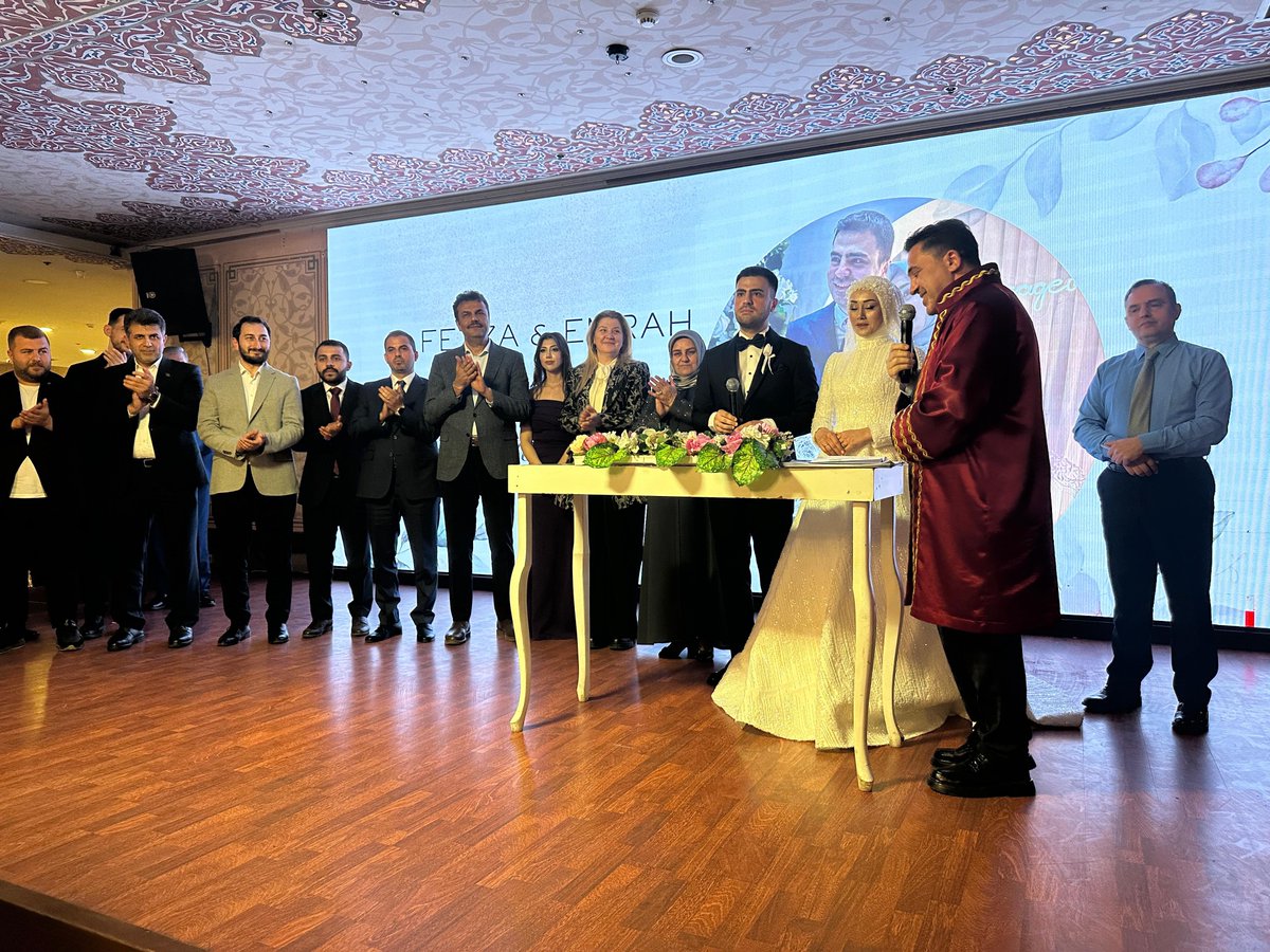abdullahutr's tweet photo. Önceki dönem İstanbul Gençlik Kolları Tanıtım ve Medya Başkanımız, kıymetli yol arkadaşımız Emrah Macit’in düğün merasiminde mutluluğuna ortak olduk.

Kardeşimize ve değerli eşine bir ömür boyu huzur, mutluluk ve bereket diliyoruz. https://t.co/iZkfZttx2w