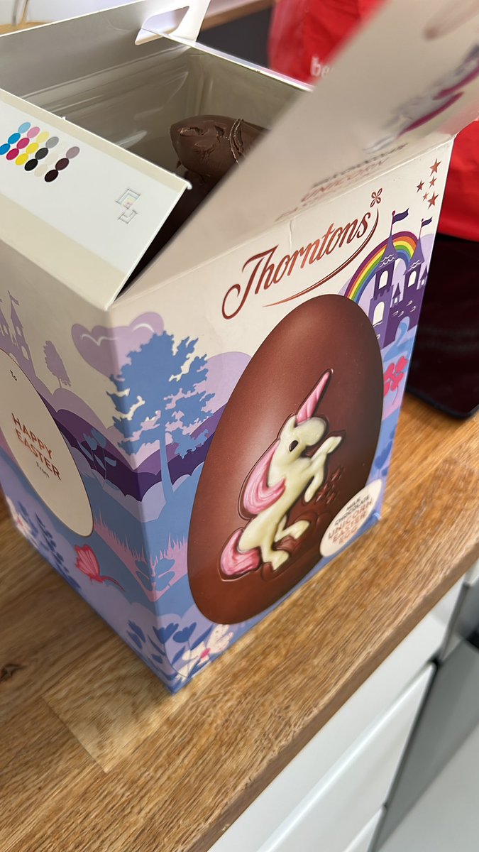 TheGreatPM's tweet photo. @Tesco imagine my 5 year old daughters reaction this morning. Bought at the same time and stored in the same way as many other eggs we have bought for friends and family. 
Not good!! https://t.co/74edc35F2i