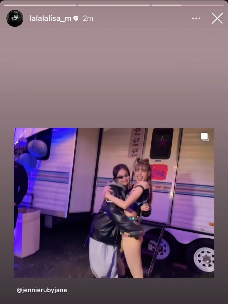 jnksxst's tweet photo. LISA REPOSTED JENNIE’S POST EVEN JENNIE DIDN’T TAG HER! MY SHAYLAAAAAAS😭😭😭 https://t.co/O1nhXtqeXB