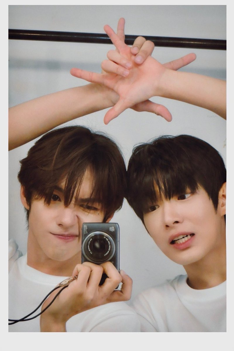 ahofstejay's tweet photo. 3 ALBUMS PARA SA 3 PIC(K)S 💘💘💘

AHOF DEBUT ALBUM GIVEAWAY
— 3 winners (ph only)
— like and rt this post
— reply the tags below

STEJAY POLAROID LOVE
#STEJAY3PICS https://t.co/UISdwfgxwU
