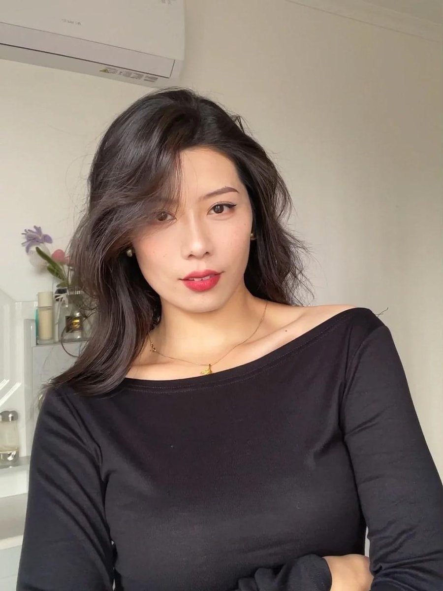 我是发现了，好像所有见到姨的人，都想我撅起屁股来给他看…  大号：@luluzujiao

今天的内裤大家觉得好看吗，有没有抱着后入的冲动～ https://t.co/2cOJxOPb7o