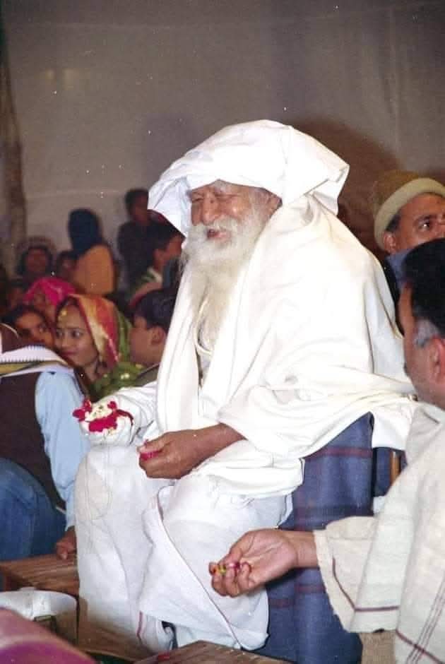 जयगुरुदेव 🙏🙏
गुरु महाराज बाबा जयगुरुदेव जी ने बताया कि मनुष्य शरीर में मुर्दा मांस नहीं डालो नहीं तो परमात्मा नाराज हो जायेगा और पूजा स्वीकार नहीं होगी। इसलिए शाकाहारी बने। जीव हत्या नहीं करें। 
Jai Gurudev
गुरु चरणों में प्रीति बढ़ाओ 
#ध्यान_भजन_कर_प्रभु_को_पाओ
