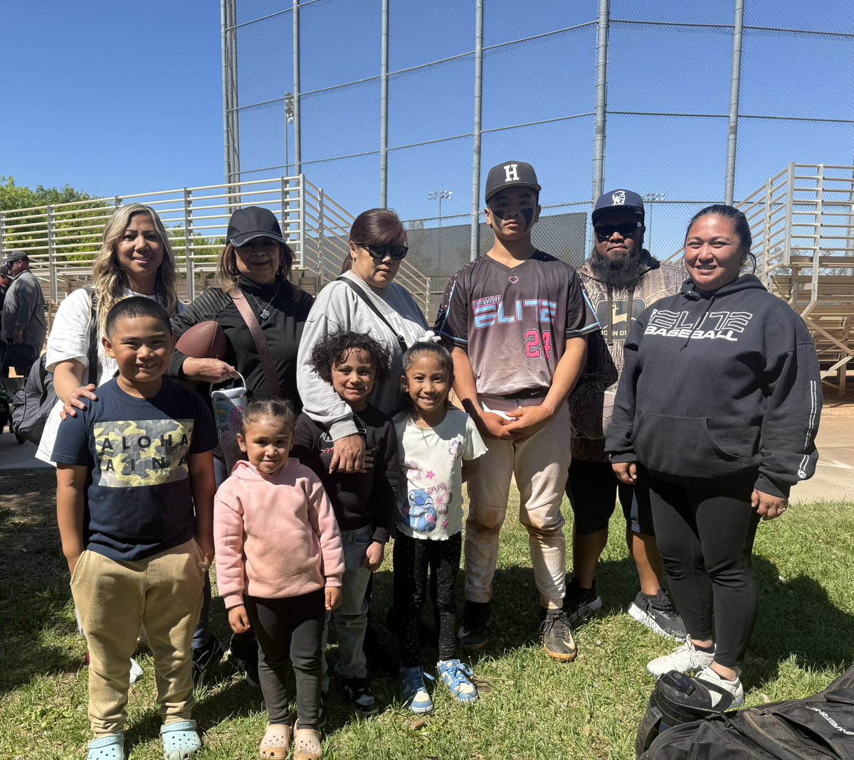annagirlz1's tweet photo. It was a long but GREAT day 🤍
Spent the day supporting my nephew and his #HawaiiElite baseball team in their tournament, even if they got eliminated in Game 2 these boys played awesome the past 3 days. Then had a nice dinner this evening with the Ohana celebrating our Momma’s Birthday 🎉🎂 #FamilyOverEverything
Now it’s time for me to catch up with our MAN #LeeMinho #MINHOVERSEINJAKARTA