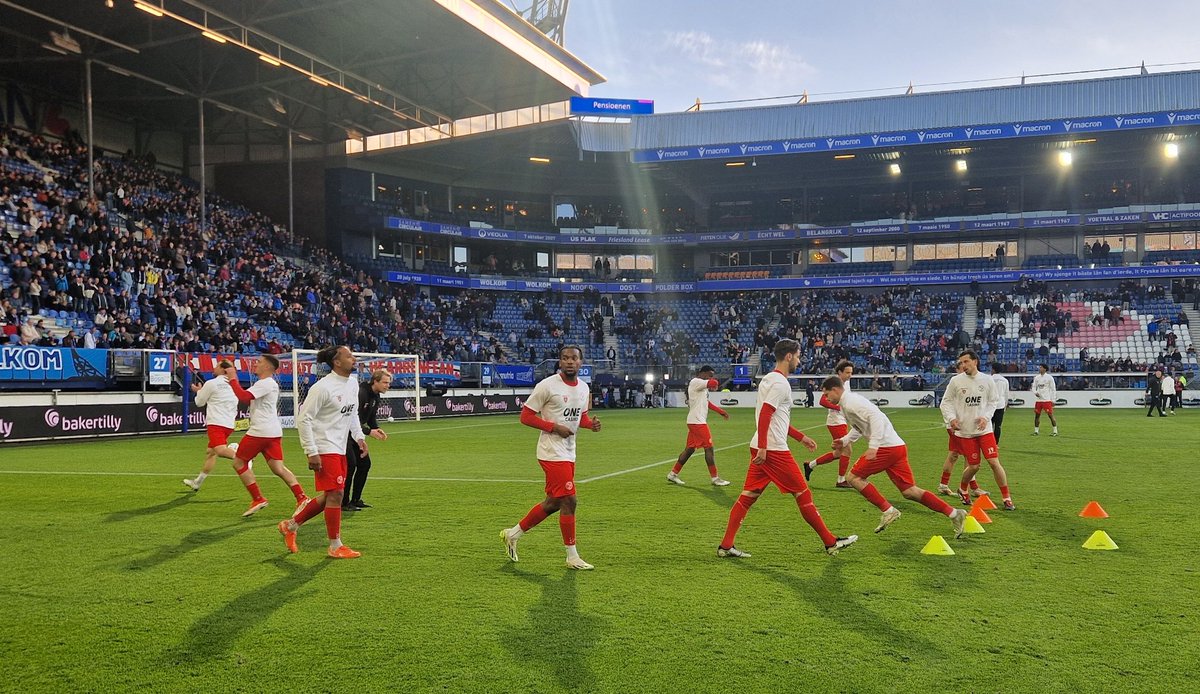 Ferline jier begûnen as in grap. "Fansels wol ik wol in kear mei de megaflagge swaaie "Yntusken in fêst ritueel foar elke thúswedstriid.
#scheerenveen #heealm #FeanFanSV