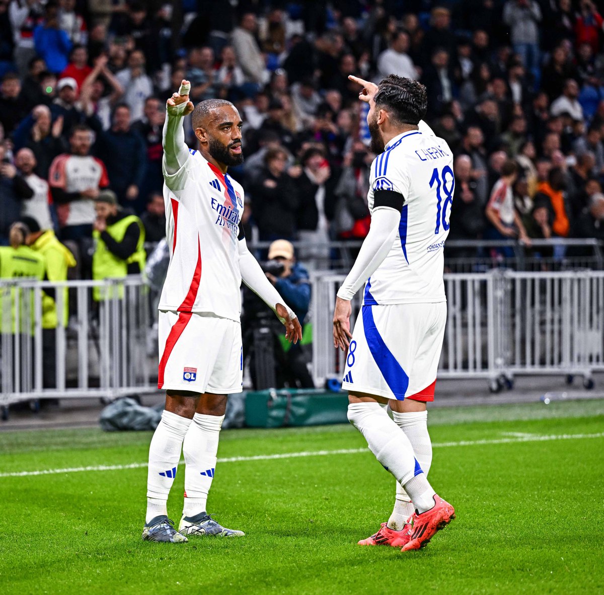 _BeFootball's tweet photo. 🚨🚨 LACAZETTE 🇫🇷 VOIT RAYAN CHERKI 🇫🇷 𝗖𝗔𝗣𝗔𝗕𝗟𝗘 DE RATTRAPER MESUT ÖZIL 🇩🇪😳😳 :

« 𝗝𝗲 𝗺𝗲𝘁𝘁𝗿𝗮𝗶𝘀 𝗽𝗲𝘂𝘁-𝗲̂𝘁𝗿𝗲 𝗠𝗲𝘀𝘂𝘁 𝗢̈𝘇𝗶𝗹 𝗲𝗻𝗰𝗼𝗿𝗲 𝗮𝘂-𝗱𝗲𝘀𝘀𝘂𝘀, 𝗺𝗮𝗶𝘀 𝗮𝘃𝗲𝗰 𝗹𝗲 ���𝗲𝗺𝗽𝘀 𝗥𝗮𝘆𝗮𝗻 𝗽𝗲𝘂𝘁 𝗹𝗲 𝗿𝗮𝘁𝘁𝗿𝗮𝗽𝗲𝗿. »

(via @lequipe) https://t.co/GlCBPy3j2T