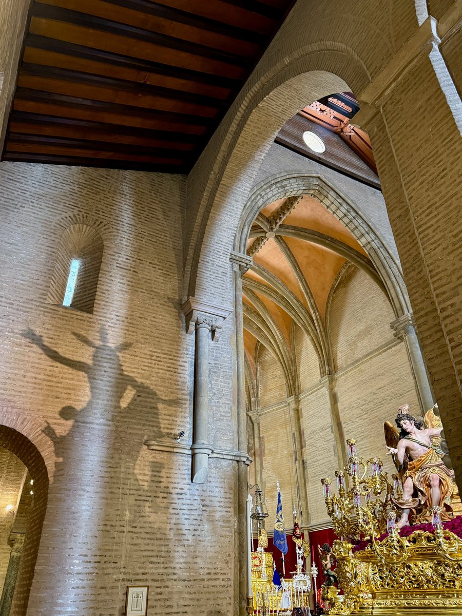 fariasrod's tweet photo. Domingo de Resurrección en #SSantaSevilla25 https://t.co/1kKKNSW1GT