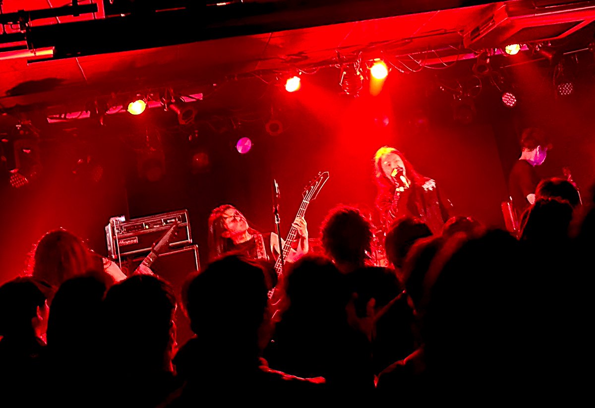 nbykisk's tweet photo. 20250419 Dark Fog Eruption @ 西永福JAM
長野BM。Invictusメンバの安定プレイをバックに長尺展開リフをピッタリ合わせた楽曲群がいい。フロアも好評で周囲は皆凄えと興奮しあい。自分もCD購入。
#blacksacrifice
#ブラサク
#sad
#DarkFogEruption
#EtherealSin
#Yvonxhe
#正殿 https://t.co/sSyBBydi4b