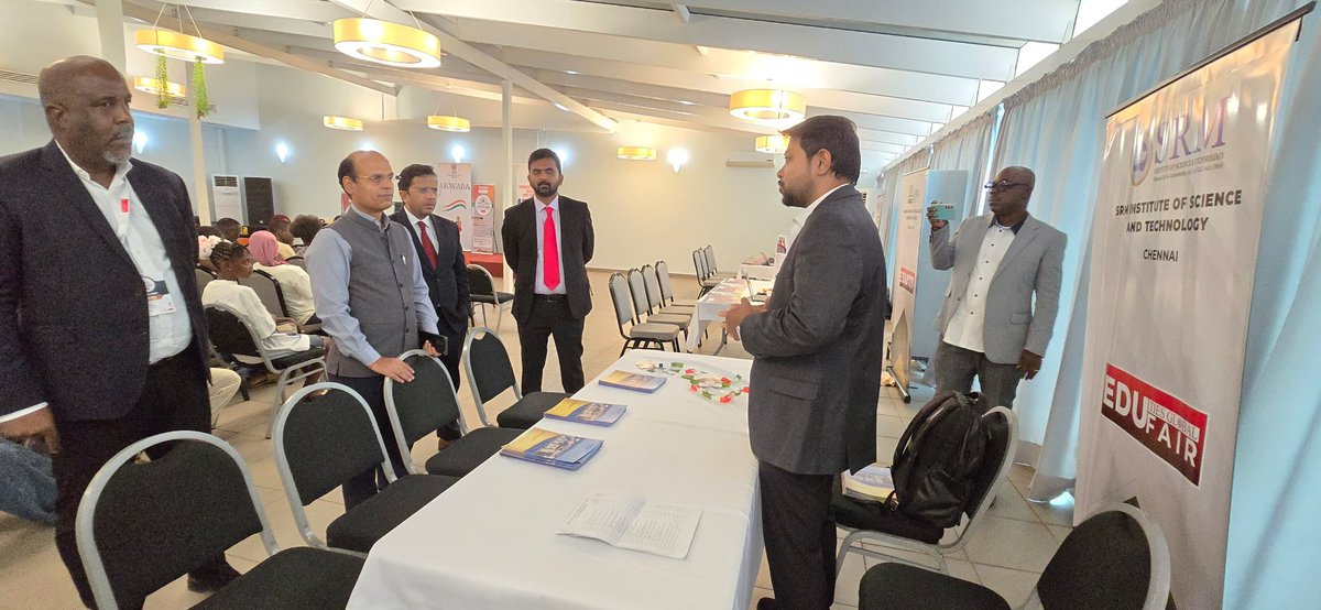 EOIIvoryCoast's tweet photo. @EOIIvorycoast in association with TIES Global, organized Indian Education Fair on 18-19 April 2025. Over 500 students participated, exploring opportunities for higher education in India and interacting with representatives from leading Indian institutions. https://t.co/yWZkFmJLd4