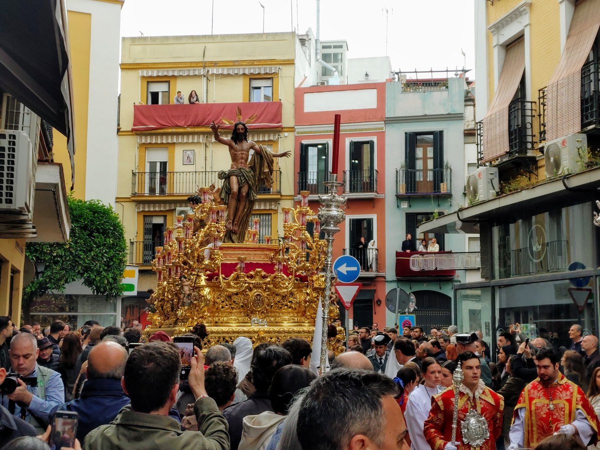 🔴En directo:
Jesús Resucitado en calle Conde de Torrejón. #TDSCofrade #SSanta2025