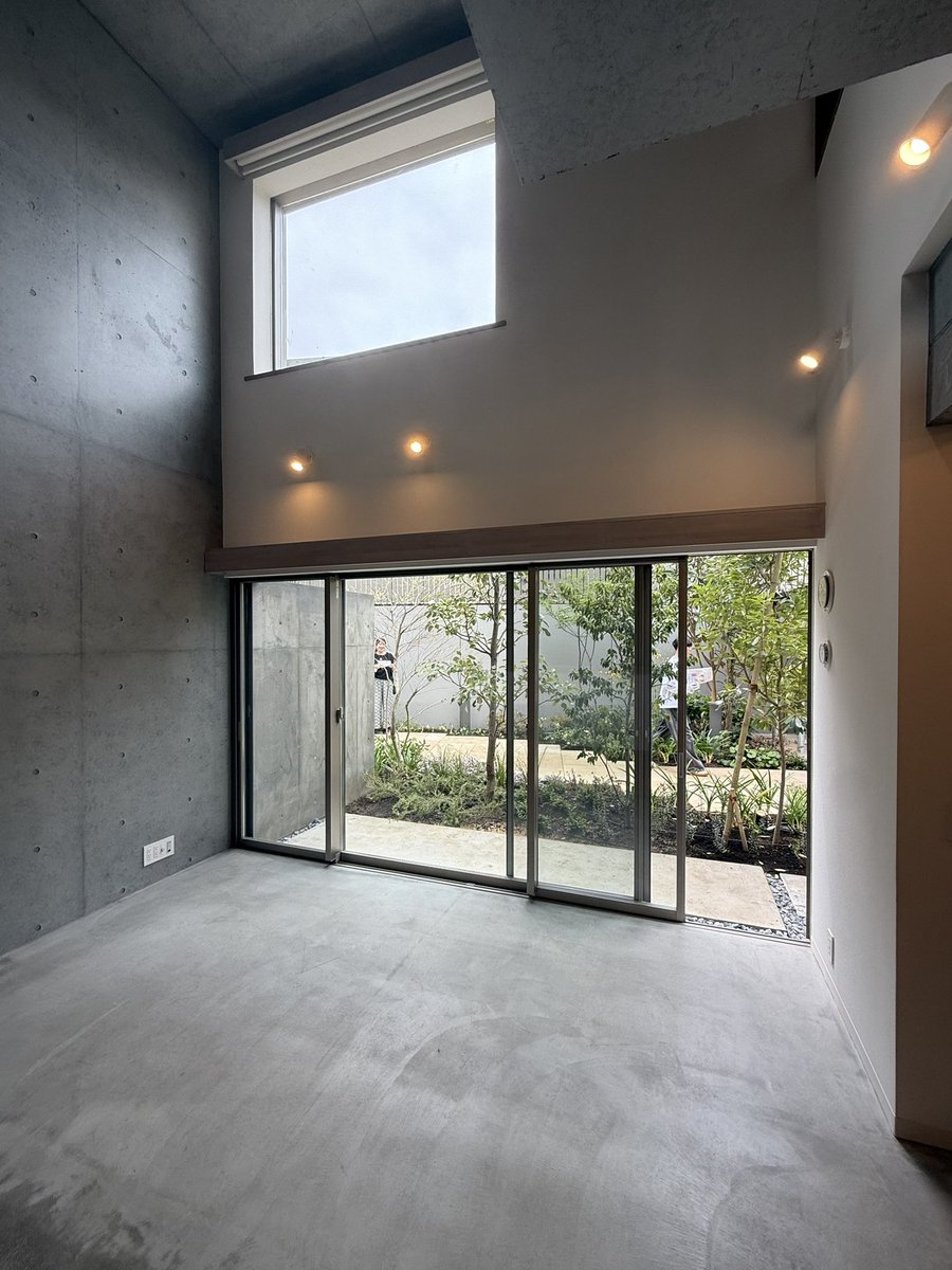 成瀬・猪熊建築設計事務所（ <a href="/j_inokuma/">猪熊　純</a> )による都内の集合住宅を拝見。（長屋形式 / 賃貸）