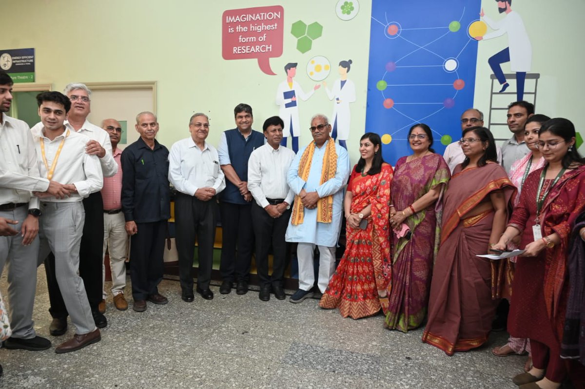 UNICEFIndia's tweet image. Shri Madan Dilawar, Rajasthan's Education and Panchayati Raj Minister, supported children's and youth-led innovation at the Ideas for Future Hackathon organized by UNICEF, the School Education Department, Vatsalya Society, Dr. B Lal Laboratories, and NASI.
The event showcased…