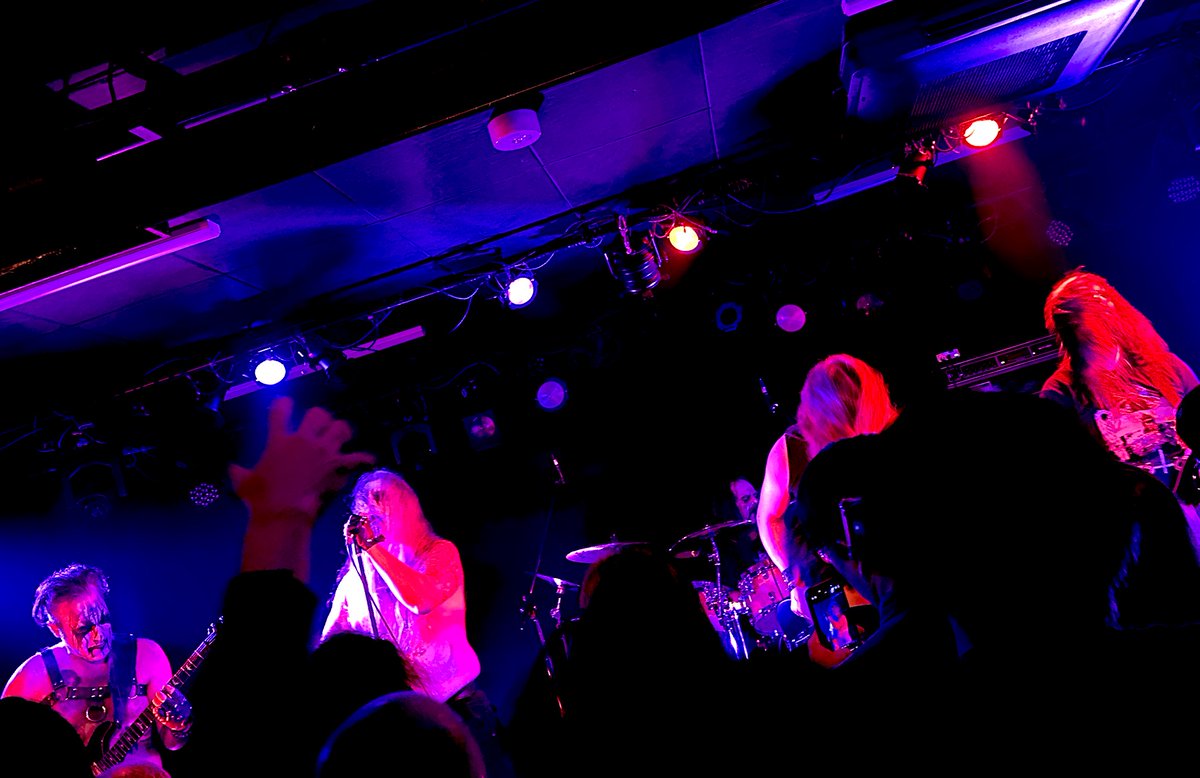 nbykisk's tweet photo. 20250419 Sad @ 西永福JAM
ギリシャプリブラ。粛々と寒空BMリフとともに高音のシャウトを絞り出しながらビールを飲み続けるvo氏。様式に拘らないEHGみたいな自由な振舞は南欧らしさなのかとてもいい
#blacksacrifice
#ブラサク
#sad
#DarkFogEruption
#EtherealSin
#Yvonxhe
#正殿 https://t.co/ntLutRMSoX