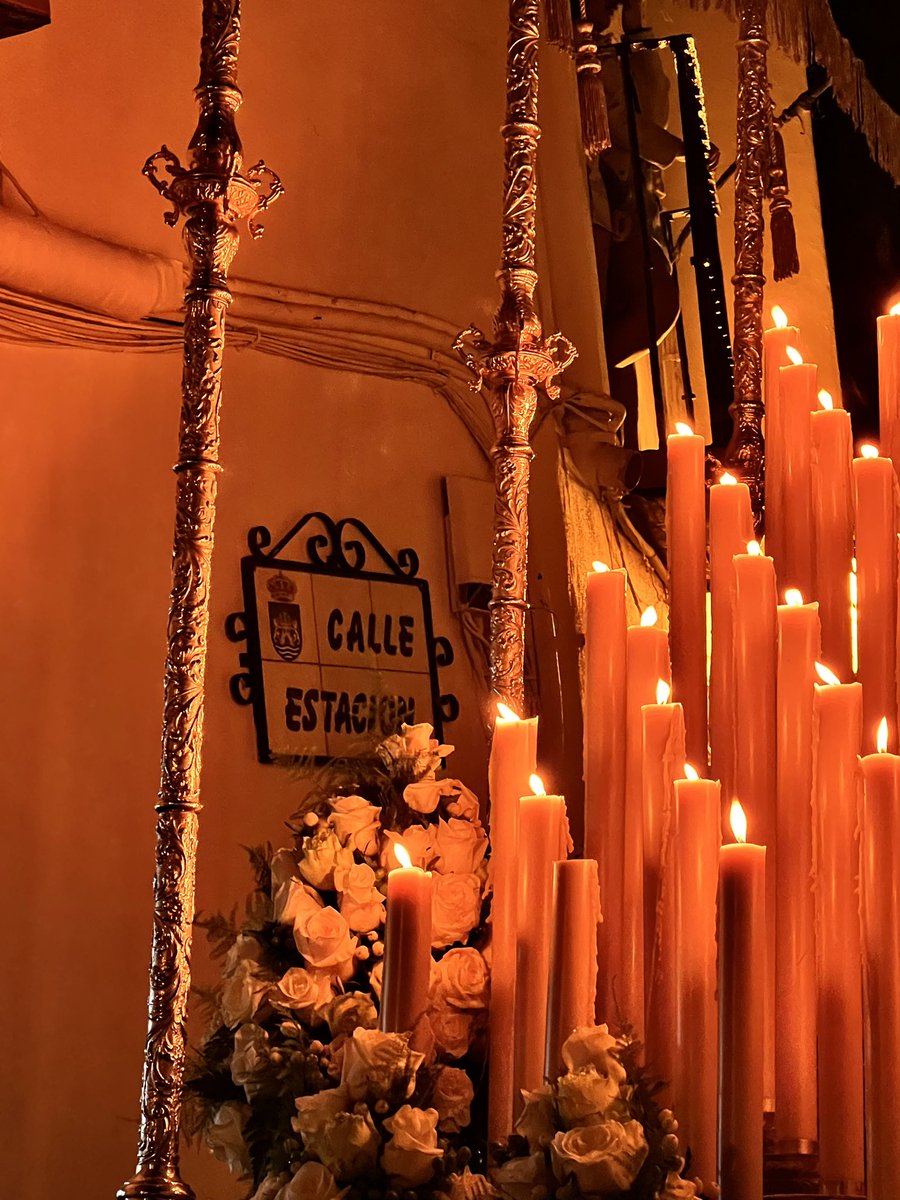 JoSemaria23_T's tweet photo. Bendito jueves de amor entregado en la Santa Vera Cruz del Señor de Almogía.

Una solemnidad digna de ver y sentir en cada una de las calles de esta bendita villa. Una hermandad digna de admirar por perseverar y defender sus valores. https://t.co/MSRsK0MaEF