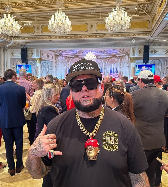 acnewsitics's tweet image. Uh oh. MS13 at Mar-A-Lago