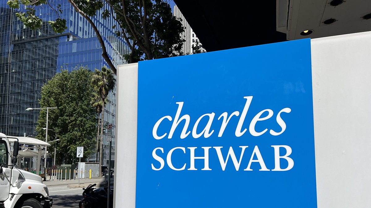 Bugün kripto piyasası can sıkıcı görünebilir.

Ama dikkat!!!

Arkada dünyanın büyük finans kurumları pozisyon alıyor. Charles Schwab CEO’su, %400'lük kripto ilgisi artışını ve spot ticaret planlarını duyurdu.

Dünya hala "belirsizlik" devam ediyor sanırken, duvarlar arkasında