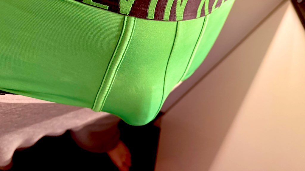 ekcouple's tweet photo. Who’s are you gni sniff? RT for white Calvin’s or like for green 👃🤤 #sniff #gayunderwear #gayglasgow #eastkilbride #gaycouple #gaycuck #gaychav #gayswap #gaycheat #gayboys https://t.co/L18WNHyYhS