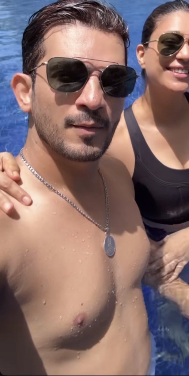 IndianHotMan1's tweet photo. Arjun Babe in pool Ufff ๐ ๐๐ฅ๐ฅ
.
Those sexy armpits, muscles and juicy nipples๐
๐ช ๐๐ฅ๐ฆ
#arjunbijlani #hotarjunbijlani #arjunbijlanibluge #cleanpubes #shavenpubes #armpits #sexy #shirtless #bluge #armpits #nipples #abs
#actorsbluge #hotactor #indianhotactor https://t.co/l1rQZqKhw9