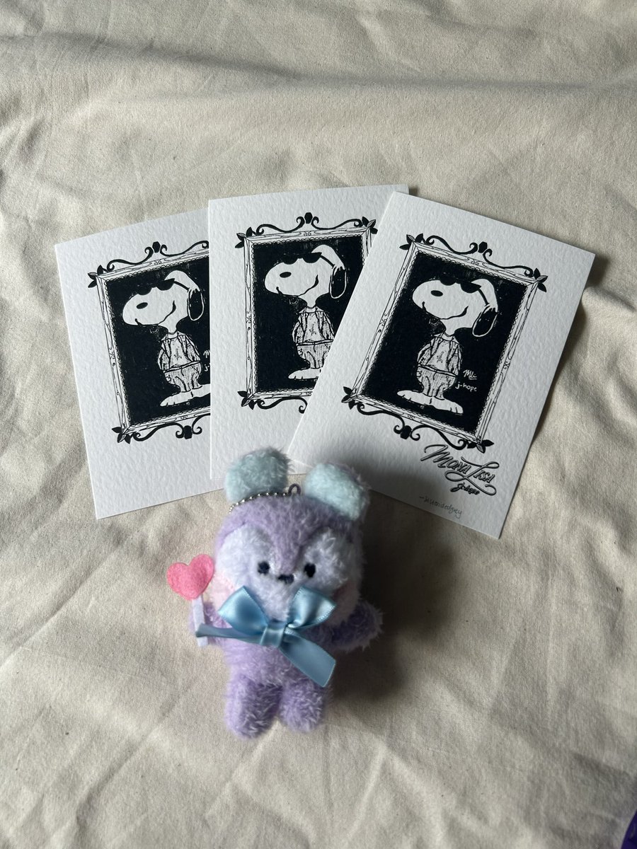 bluesidedgrey's tweet photo. [HELPRT/SG][☕️] Hope on the Stage in Singapore 26-27 Apr fansupport 🍀💌

giving away Mona Lisa snoopy 260gsm art prints🥳 only right to draw snoopy for hobi!!

how to redeem:
-RT this tweet &amp; follow me on twt
-opt: follow @bluesidedgrey on tiktok

#HOPE_ON_STAGE_TOUR_SINGAPORE https://t.co/CtyIwG0YjF