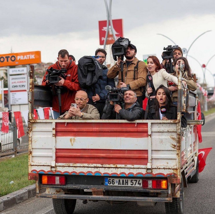 Biz gerçek adaletin temsilcilerden razıyız ama siz ve siz gibilerden razı değiliz hakkımız da haram olsun dicem de siz de inanç yok malesef Fahrettin bey olsaydı bu kadar haksızlığa susup dilsiz şeytanlar olmazdiniz saygılarımızla