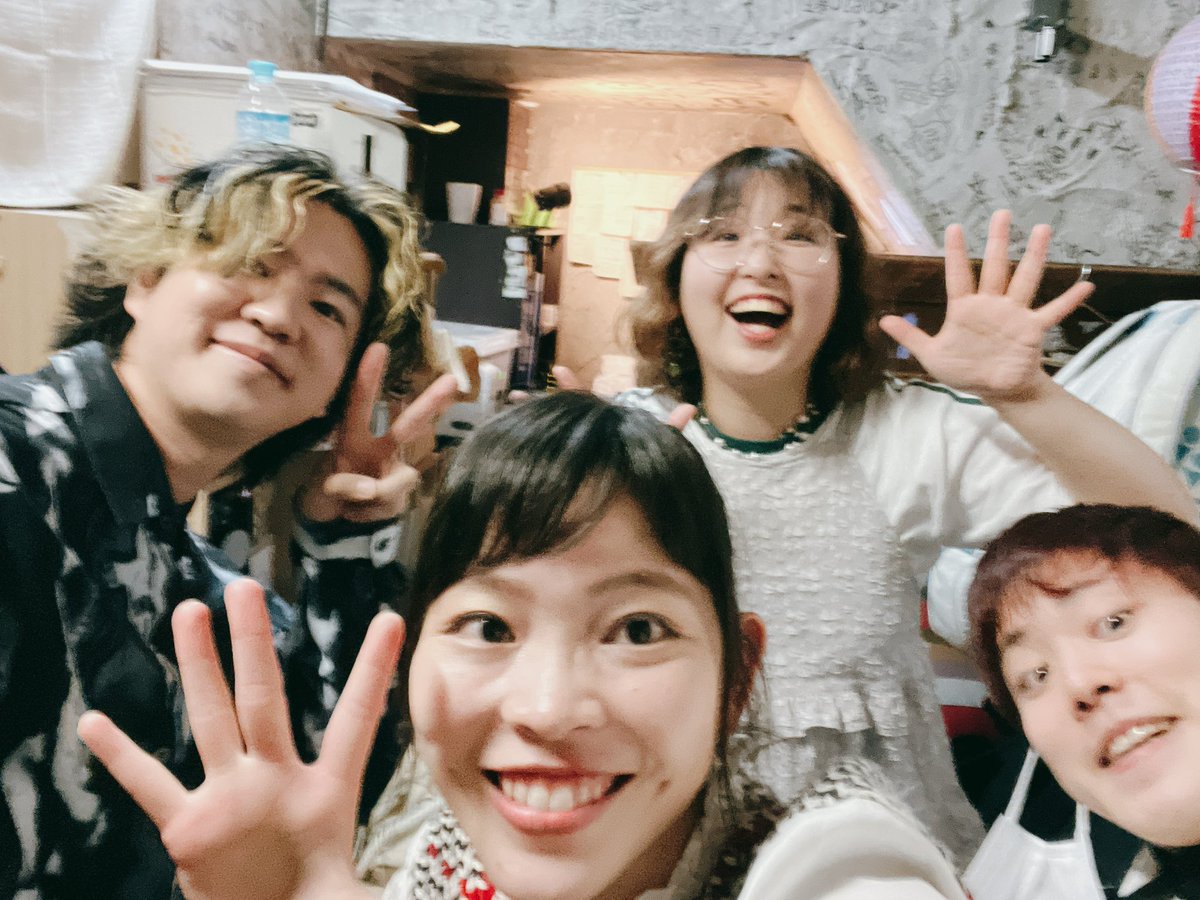 noshigematsu's tweet photo. 楽屋でパシャリ📷

#のしげまつ
#のしげライブ
#猫も歩けば魚にあたる https://t.co/L0hdMSKTIl
