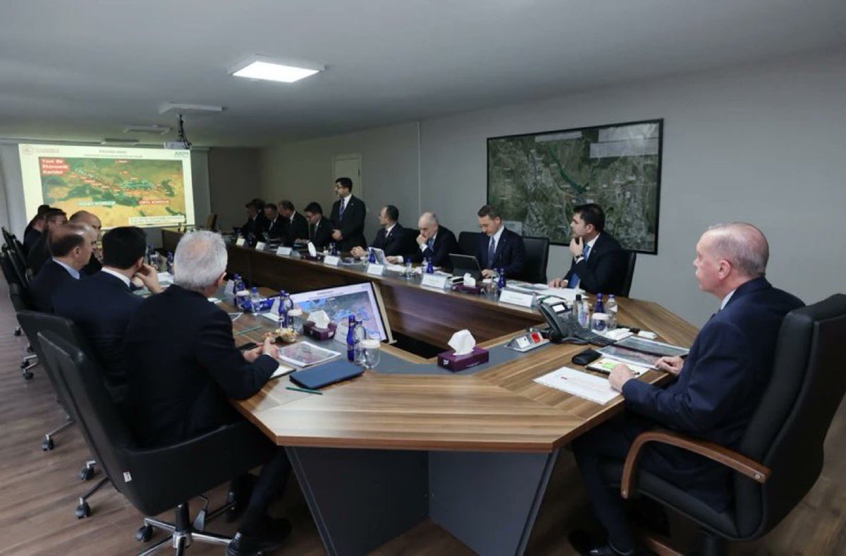 İmamoğlu'nun tutuklanmasından kısa süre önce Ulaştırma Bakanlığı'nın Erdoğan'a Kanal İstanbul sunumu yaptığı ortaya çıktı. (Halk TV)