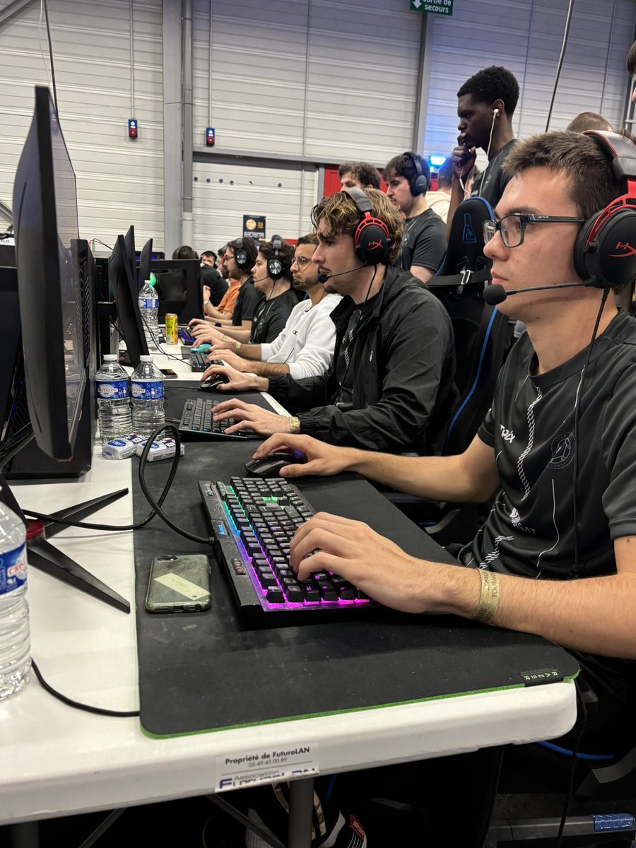 OmerixEsport's tweet photo. [Jour 2] Premier match de la journée contre Colors Esport, l’équipe est prête à tout donner !

#OXWIN https://t.co/2vY7nfMlFe