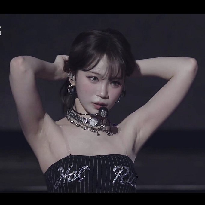 kcwbstgrl's tweet photo. she's so extremely gorgeous today 😣 https://t.co/CaepW1g8cL