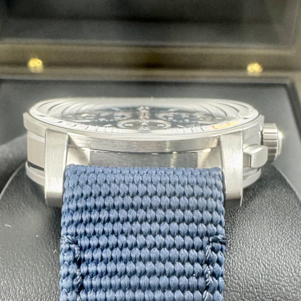 universalvalue_'s tweet image. 【ご購入ありがとうございます】
AP CODE 11.59 クロノグラフ Ref.26393ST をお迎えいただきました⌚
ナイトブルー・クラウド50文字盤×ブルーストラップが美しい一本✨
#audemarspiguet #code1159 #26393ST #オーデマピゲ #高級時計 #時計好き #名古屋 #ユニバーサルバリュー