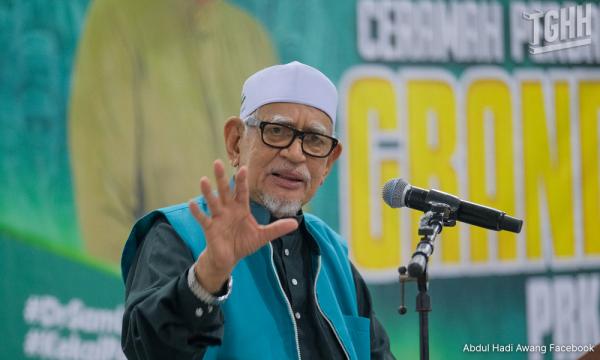 Mujahid Yusof Rawa (@mujahidrawa) on Twitter photo "Tunda Haji, utamakan kemenangan Islam" fatwa politik sesat 1. Samakan menang PAS dgn menang Islam 2. Menafikan Islam dari parti lain 3. Sanggup anggap haji dgn undi, undi lg penting. Haji pula kena tunggang! <a href="/anwaribrahim/">Anwar Ibrahim</a> <a href="/adamyusuf88/">Adam Yusuf</a> p "Tunda Haji, utamakan kemenangan Islam" fatwa politik sesat 1. Samakan menang PAS dgn menang Islam 2. Menafikan Islam dari parti lain 3. Sanggup anggap haji dgn undi, undi lg penting. Haji pula kena tunggang! <a href="/anwaribrahim/">Anwar Ibrahim</a> <a href="/adamyusuf88/">Adam Yusuf</a> p