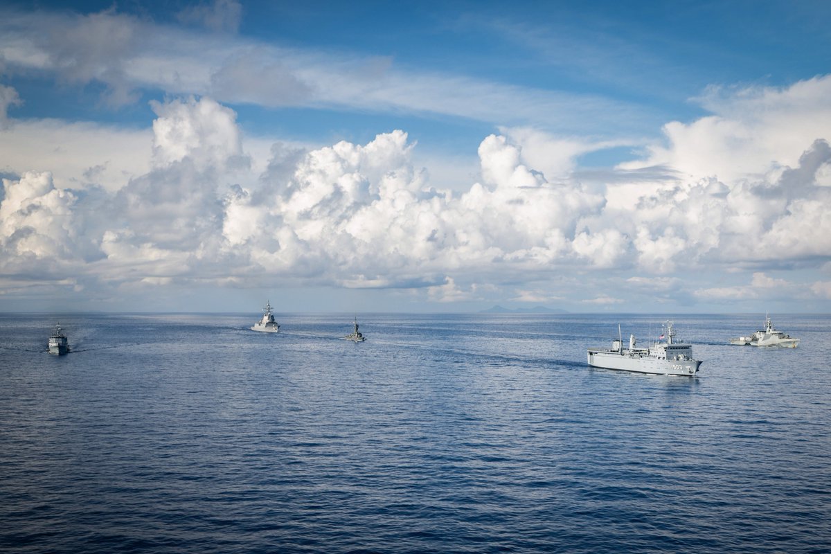 HMS Spey (@hms_spey) on Twitter photo Some great📸from #HMASSYDNEY!
The end result of strong communication, cooperation and coordination between the whole task group 👇
Thanks team! <a href="/DefenceAust/">Defence Australia</a>
🇦🇺🇲🇾🇳🇿 🇸🇬🇬🇧
#BersamaShield25
#FivePowersDefenceArrangment #StrongerTogether Some great📸from #HMASSYDNEY!
The end result of strong communication, cooperation and coordination between the whole task group 👇
Thanks team! <a href="/DefenceAust/">Defence Australia</a>
🇦🇺🇲🇾🇳🇿 🇸🇬🇬🇧
#BersamaShield25
#FivePowersDefenceArrangment #StrongerTogether