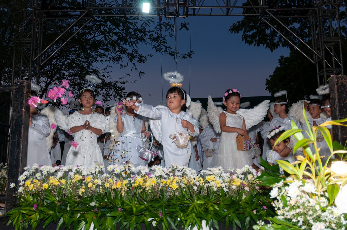0xMaku's tweet photo. Easter in the Philippines begins at dawn with Salubong, a vibrant tradition reenacting the reunion of the Risen Christ and Mother Mary. A joyful celebration rooted in Filipino faith! #EasterPH #Salubong  (1/8) https://t.co/2unD7zotIL