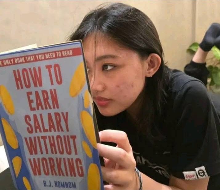 म यस्तो  पड्दै थिय कुन चाहि फटाहाले लौ खड्कालाई नजर बन्धमा राखे भनेर हल्ला फिजायछ😁 अब राप्रपाले बाकि राख्ला त😂
#नोट : फोटो मेरो हैन नि मख्ख नप्रलास😜