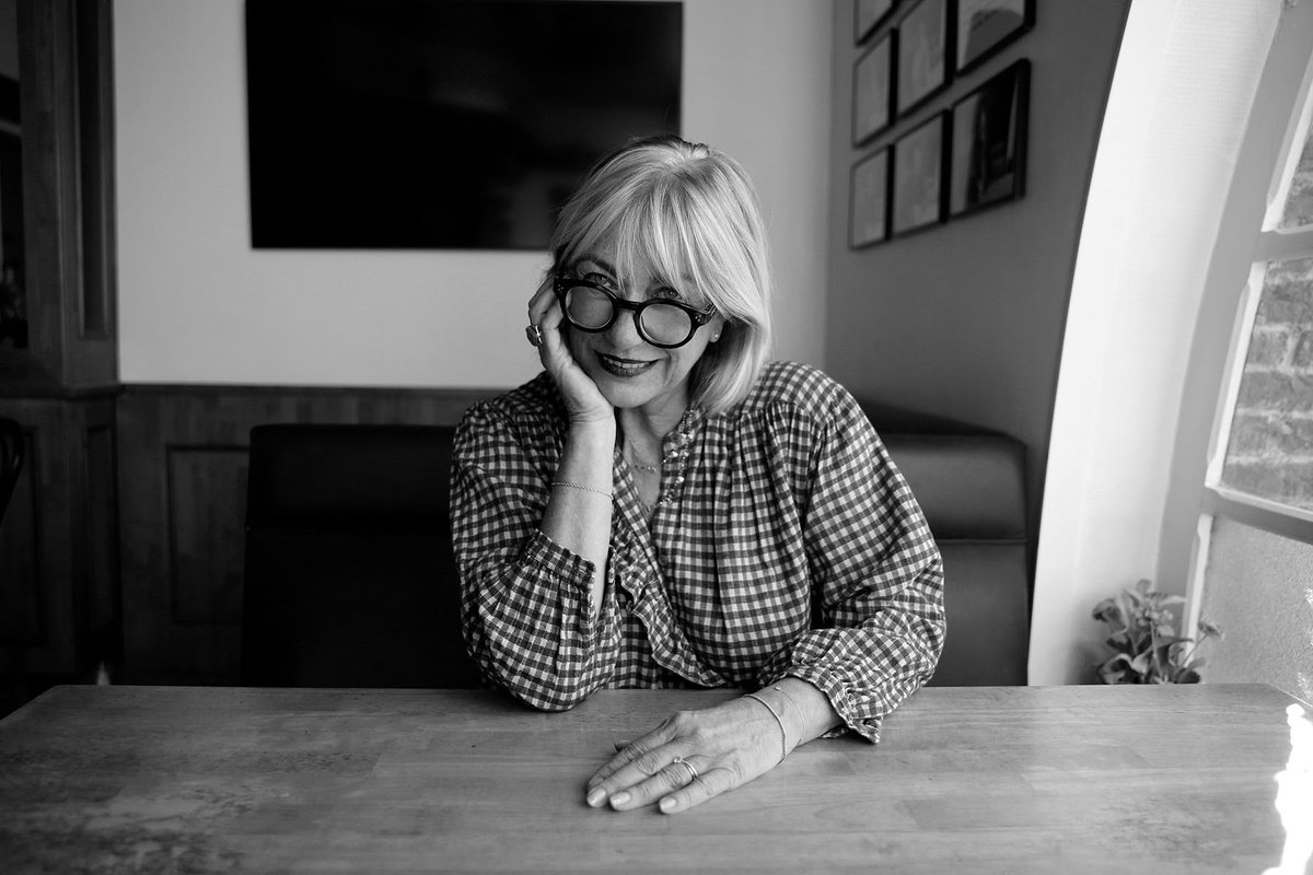 CafeLeCulturel's tweet image. Ce qui est amusant (et sympathique!) quand tu passes du temps dans un nouveau territoire comme l’#Avesnois. C’est que tu embarques avec toi, tes amis ! Isabelle la Parisienne ! la Salonnaise, la Tropézienne passe aussi de nombreux week-ends au Consulat 🥂❤️😎 #LesAmisDuCulturel