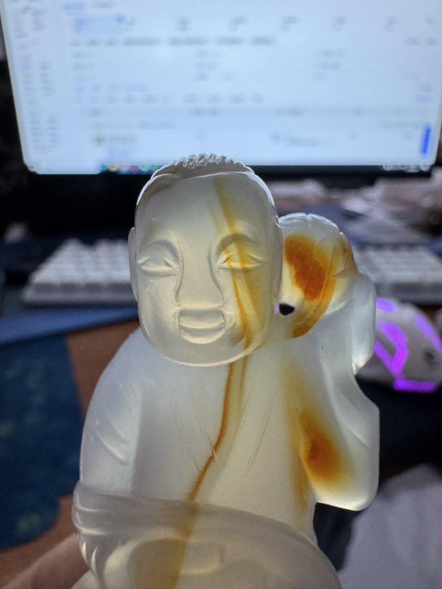 AgateLumin's tweet photo. 我不喜欢和我一样岁数的年轻人，岁数要至少能看懂我家雕刻件的美 https://t.co/kod9JF1uxj